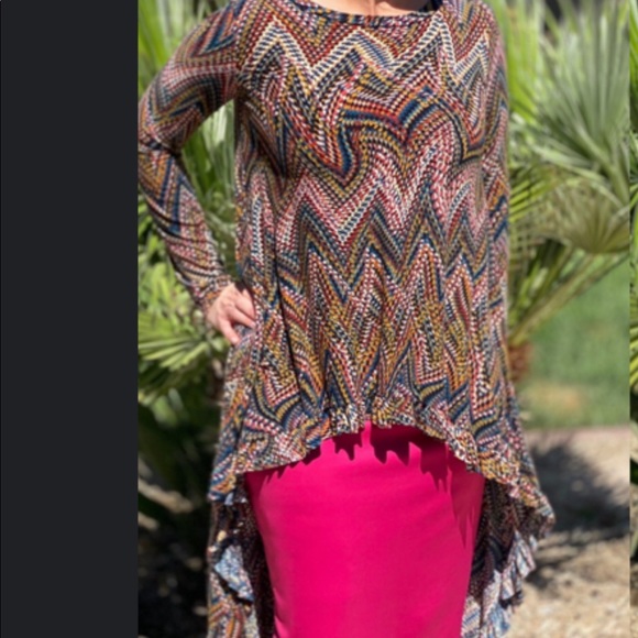 Tops - 🆕•SOLD•Chevron Print High Low•